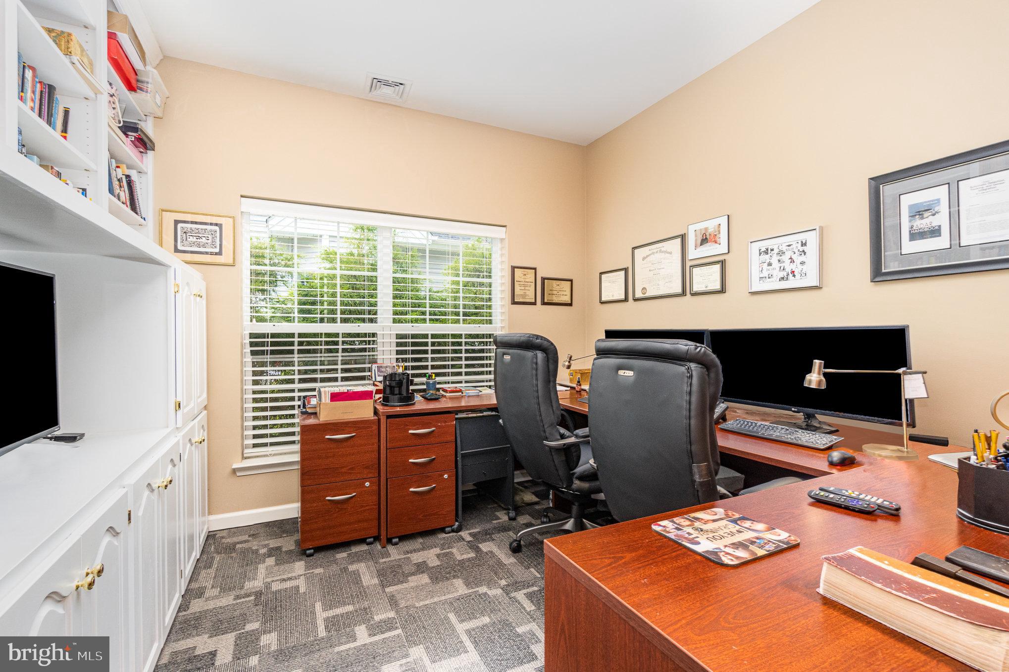 Bedroom / Office on Main Floor