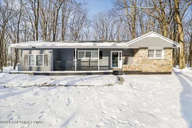 $349,000 | 110 Linden Loop, Pocono Summit, PA 18346