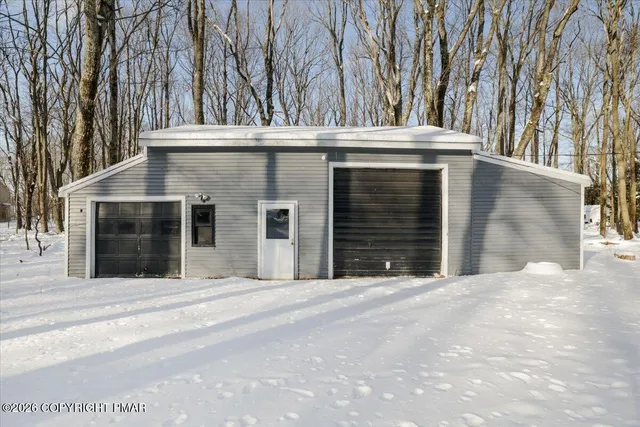 $349,000 | 110 Linden Loop, Pocono Summit, PA 18346