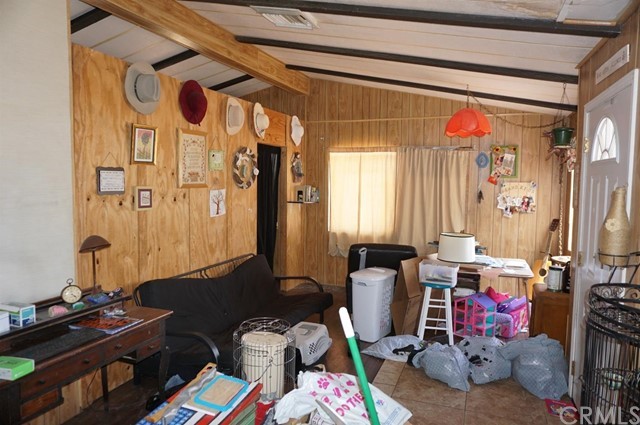 42974 Manatee Street Newberry Springs, CA 92365 - Photo 7 of 20 a room with musical instruments
