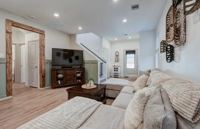 $2,300 | 1714 Fairlea Gin Path, Crosby, TX 77532