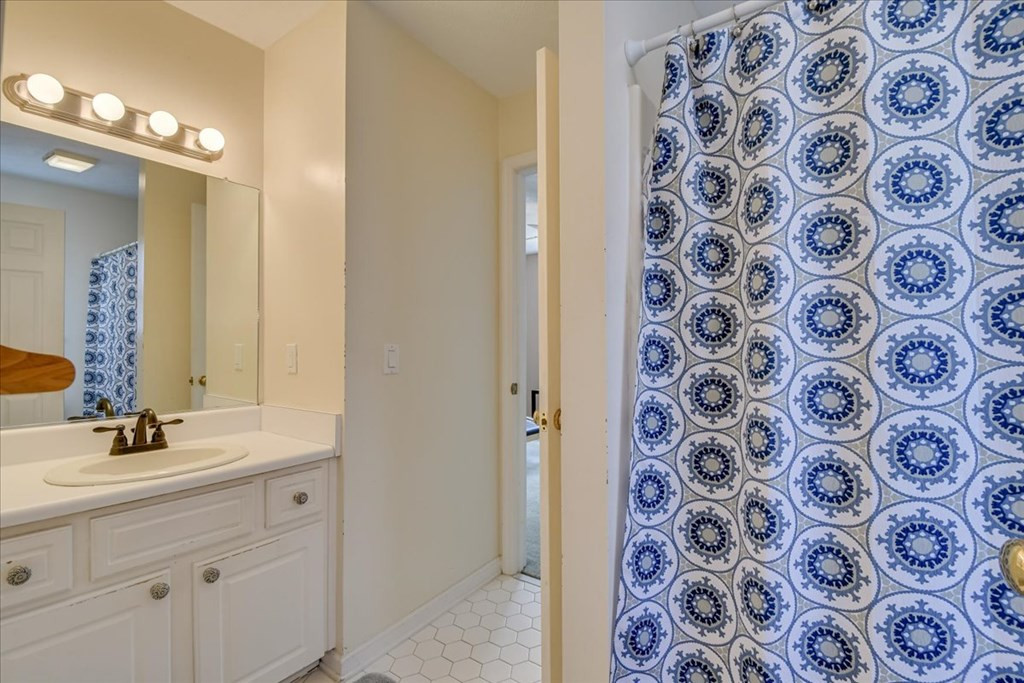 142 Charleston Row Boulevard Aiken, SC 29803 - Photo 14 of 22 Jack and Jill Bath Up