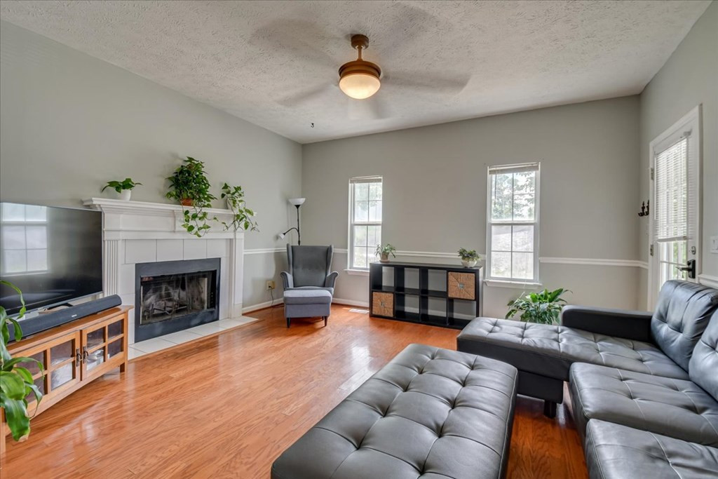 142 Charleston Row Boulevard Aiken, SC 29803 - Photo 5 of 22 Living Room