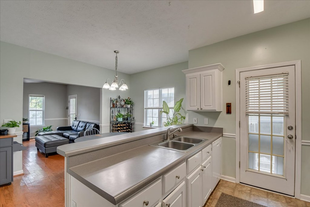 142 Charleston Row Boulevard Aiken, SC 29803 - Photo 9 of 22 Kitchen