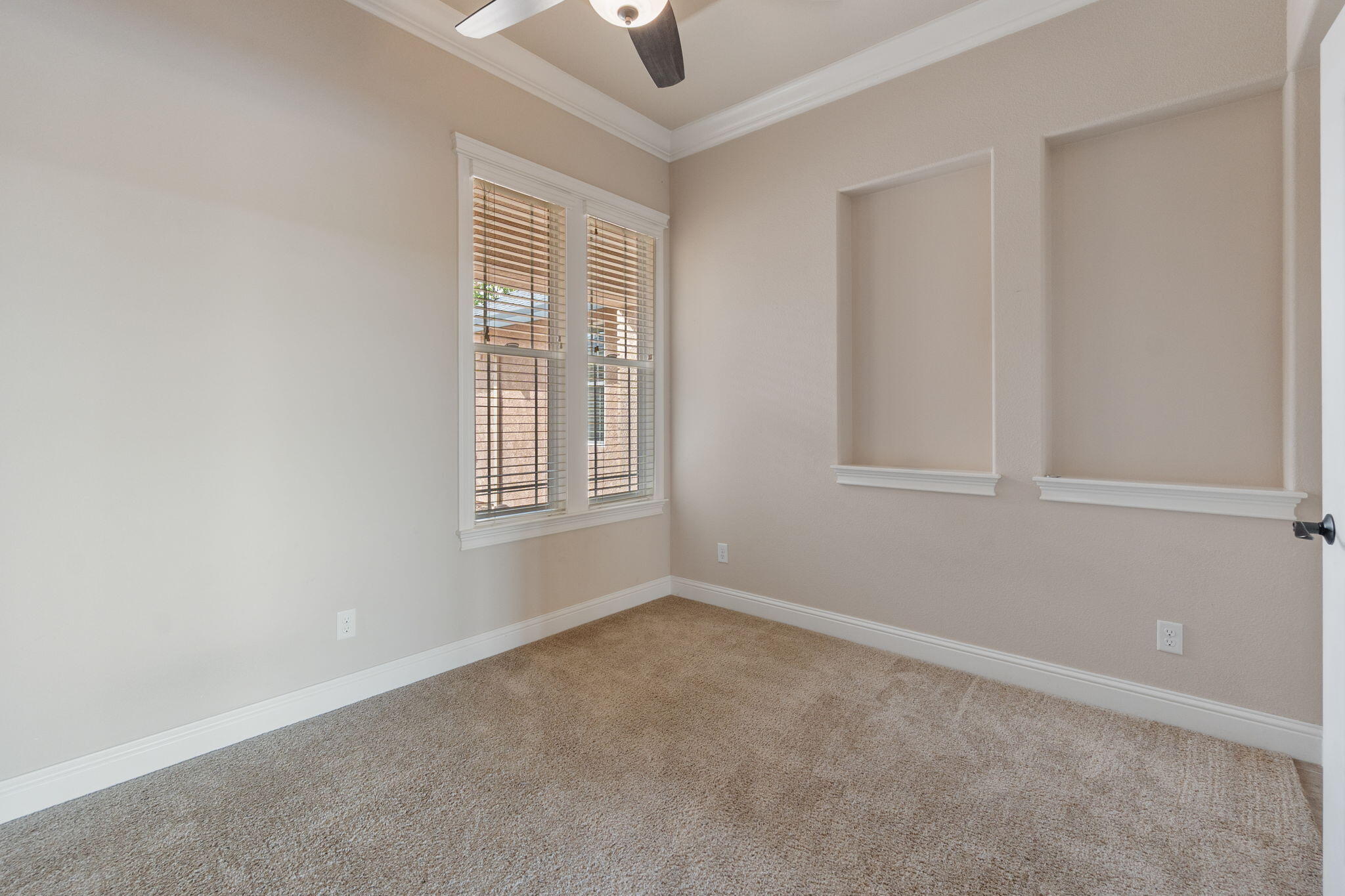 372 Stinson Loop Redding, CA 96003 - Photo 31 of 79 Office
