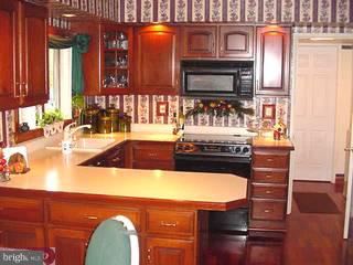 76 Firtree Road Levittown, PA 19056 - Photo 5 of 6