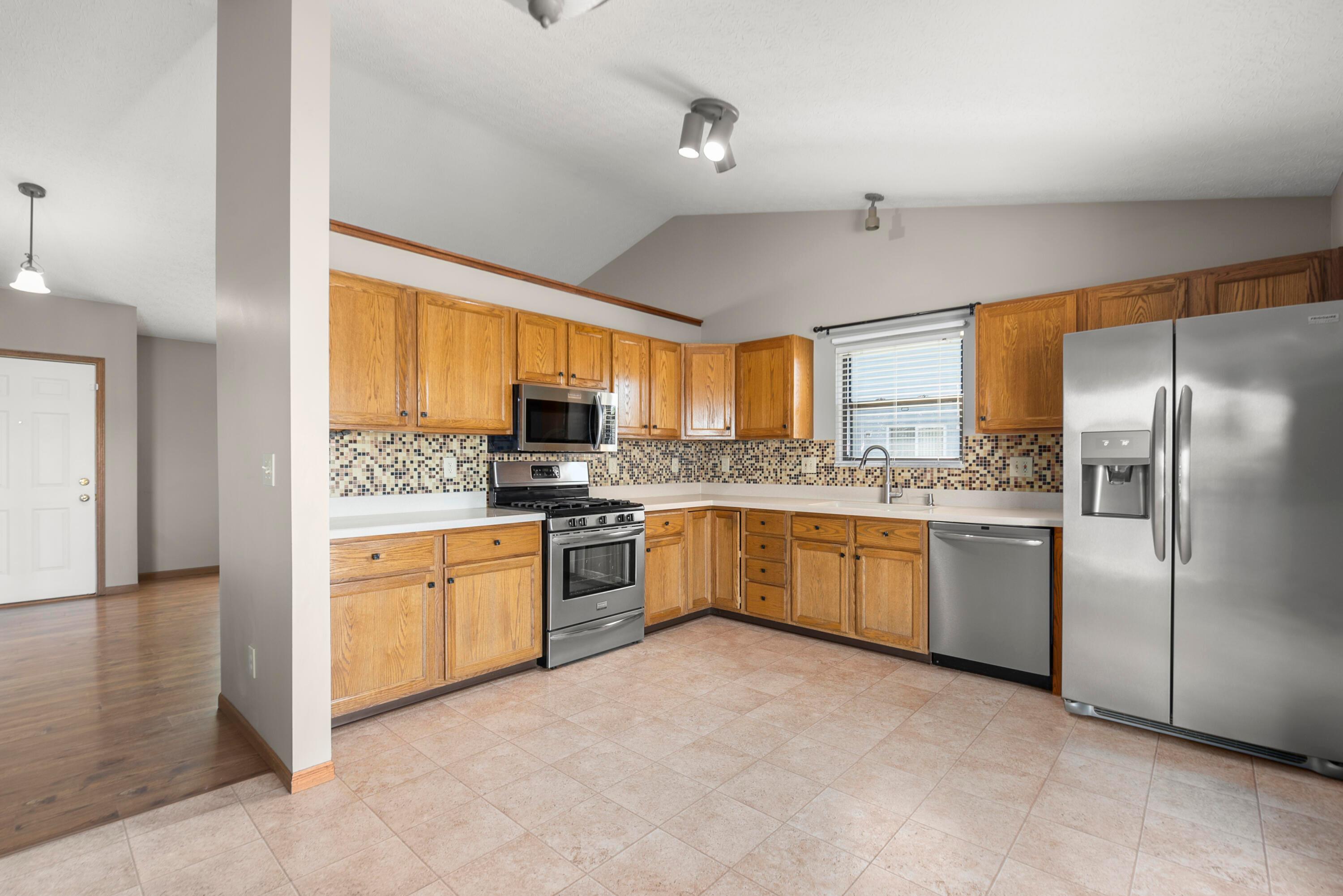 4686 Gilman Road Columbus, OH 43228 - Photo 8 of 43 Kitchen