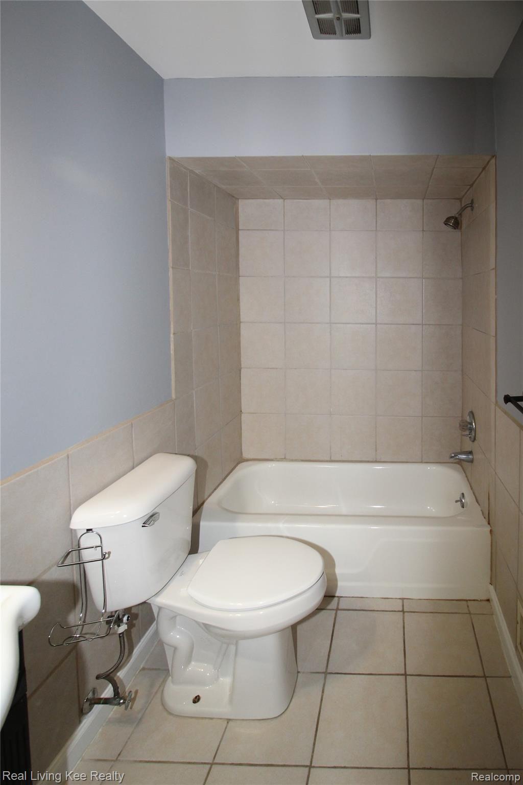 2939 Meadowbrook Drive Rochester, MI 48309 - Photo 15 of 29 IMG_6591.jpg