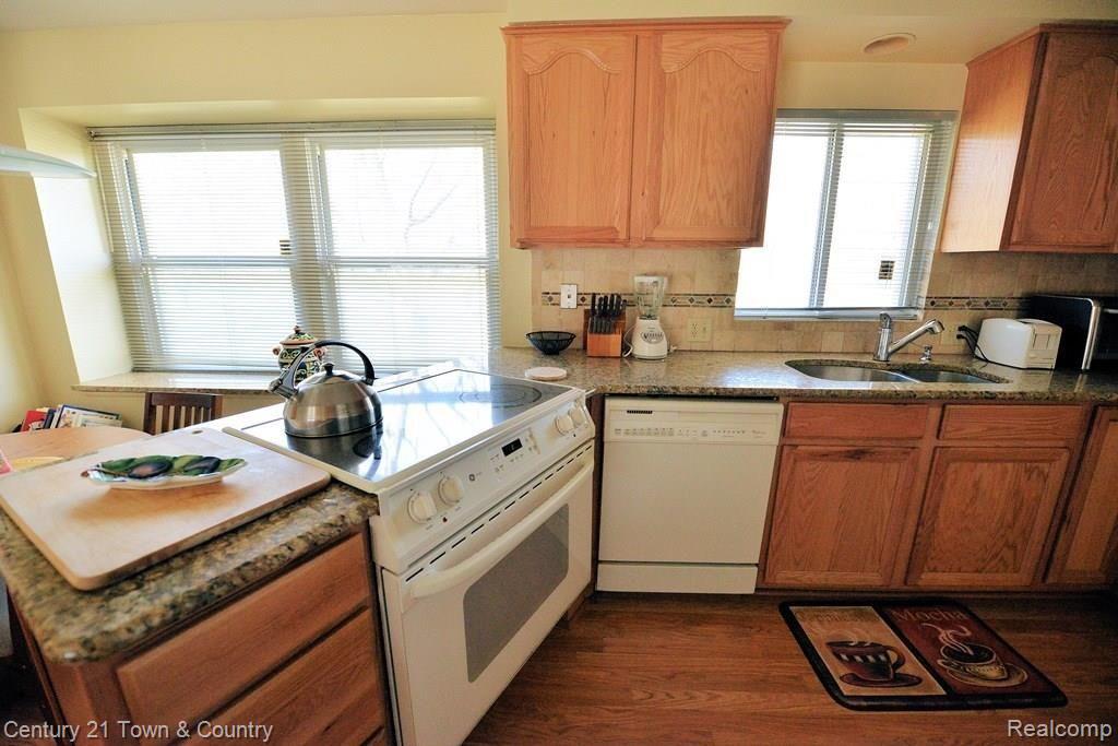 32900 Evergreen Road Franklin, MI 48025 - Photo 6 of 28 Kitchen 10.jpg
