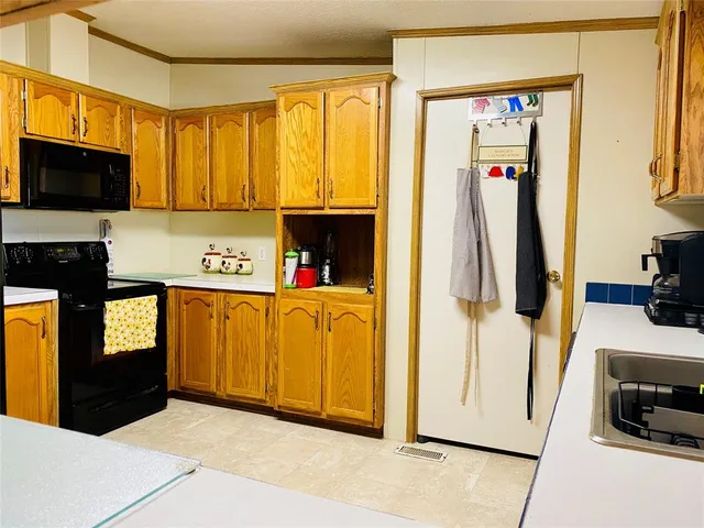 a view of a storage & utility room with washer and dryer