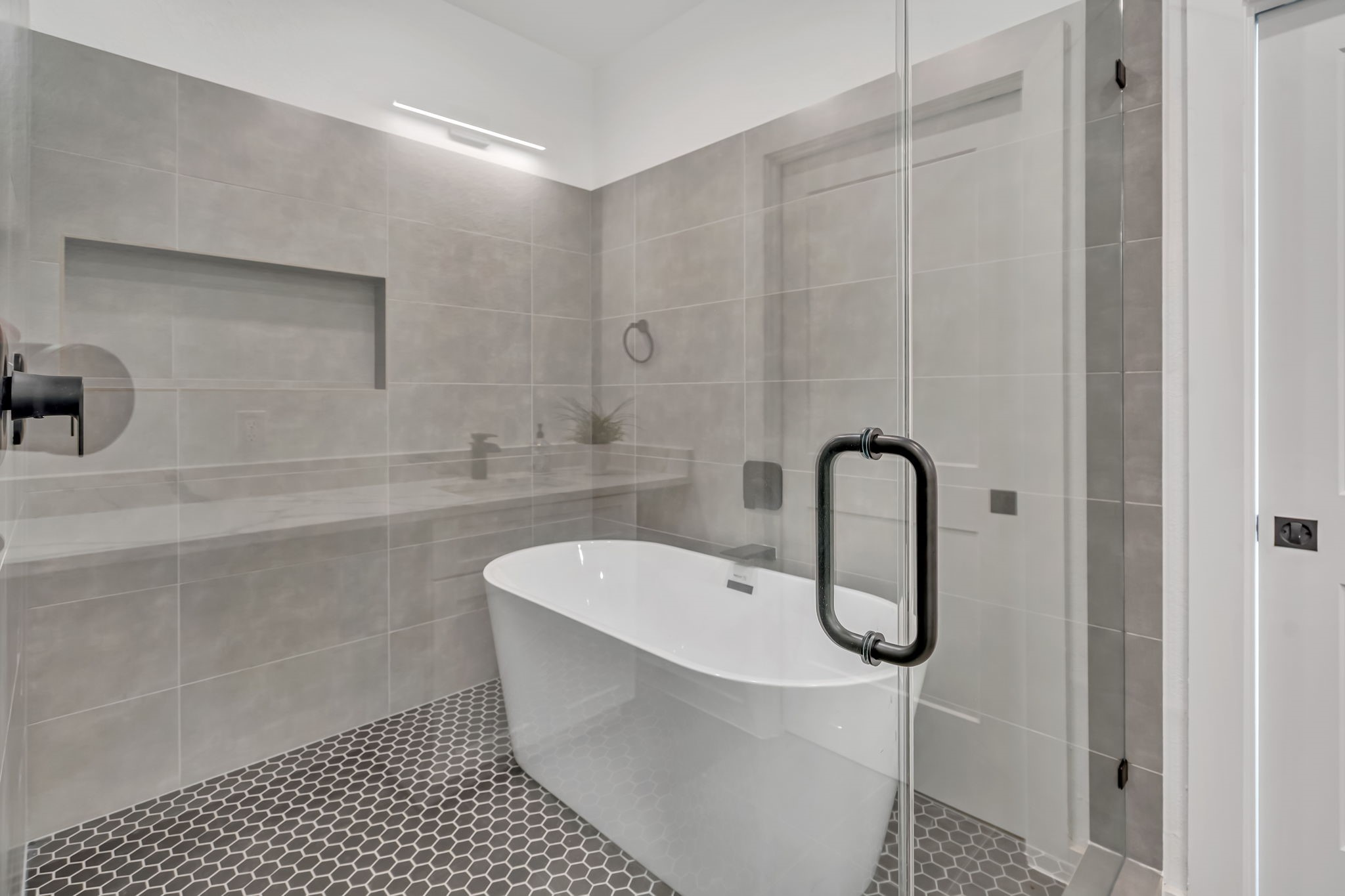 3620 Sauer Street, Unit B Houston, TX 77004 - Photo 20 of 31 a bathroom with a shower