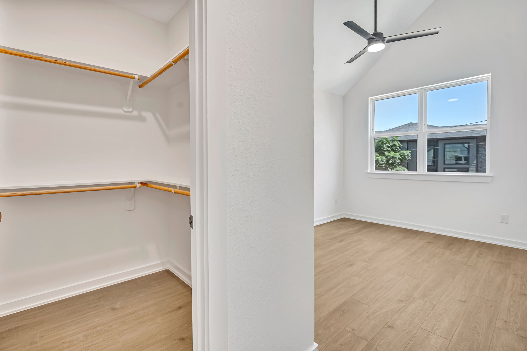 3620 Sauer Street, Unit B Houston, TX 77004 - Photo 22 of 31 a view of an empty room with a window