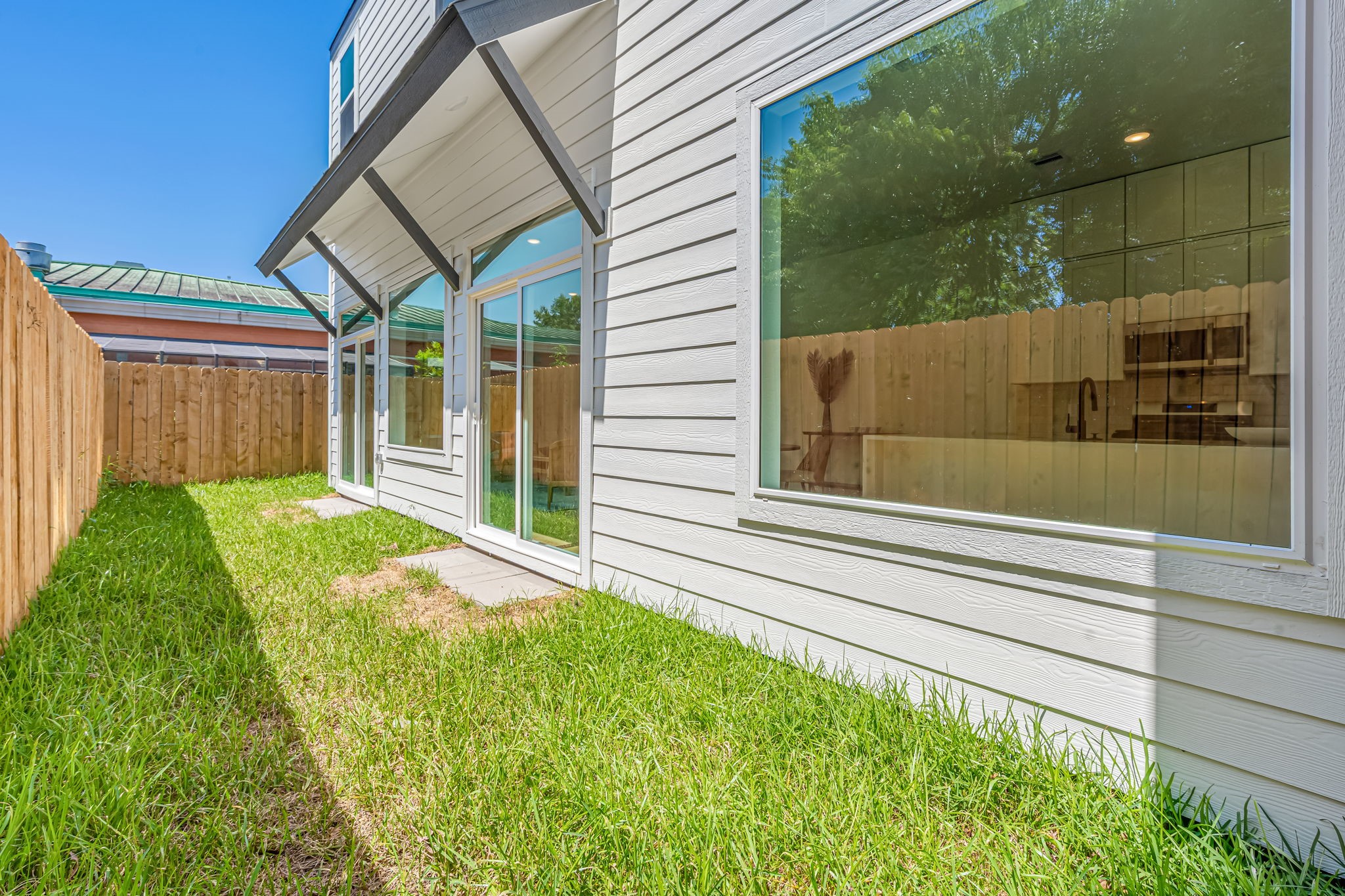 3620 Sauer Street, Unit B Houston, TX 77004 - Photo 30 of 31 a view of a house with a backyard and porch
