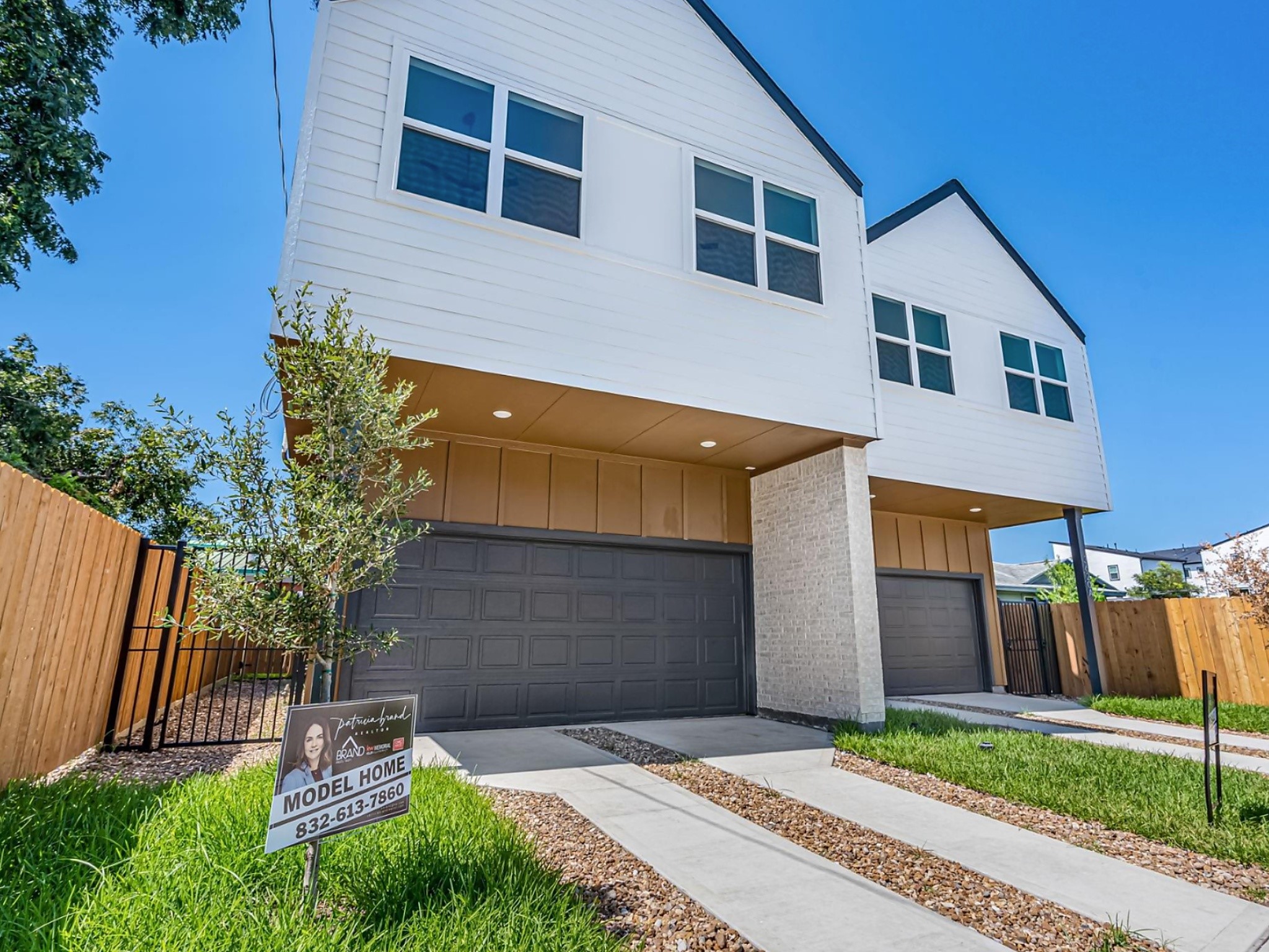 3620 Sauer Street, Unit B Houston, TX 77004 - Photo 31 of 31 a front view of a house with a yard