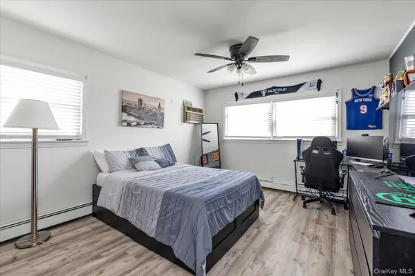 $899,000 | 32 Return Lane, Levittown, NY 11756