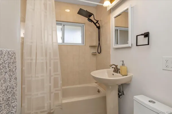 $899,000 | 32 Return Lane, Levittown, NY 11756