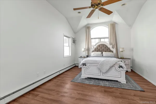 $899,000 | 32 Return Lane, Levittown, NY 11756
