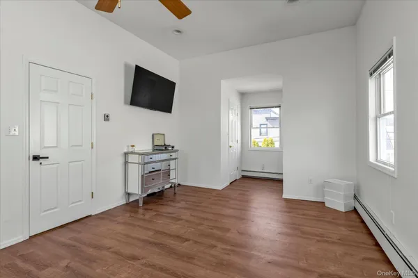 $899,000 | 32 Return Lane, Levittown, NY 11756