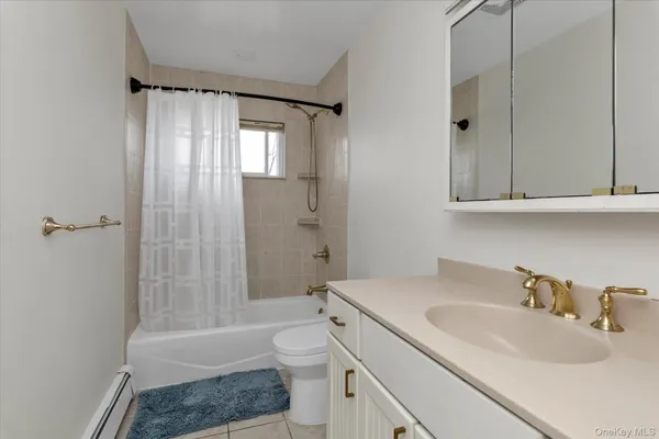 $899,000 | 32 Return Lane, Levittown, NY 11756