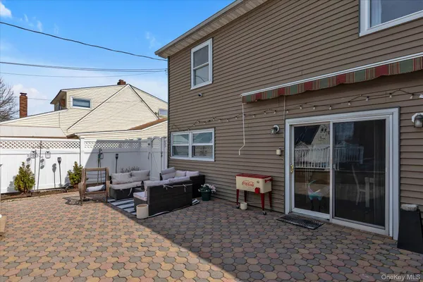 $899,000 | 32 Return Lane, Levittown, NY 11756