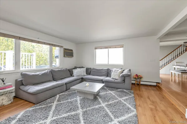$899,000 | 32 Return Lane, Levittown, NY 11756