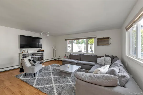 $899,000 | 32 Return Lane, Levittown, NY 11756