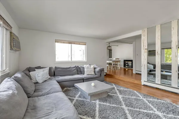 $899,000 | 32 Return Lane, Levittown, NY 11756