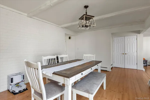 $899,000 | 32 Return Lane, Levittown, NY 11756