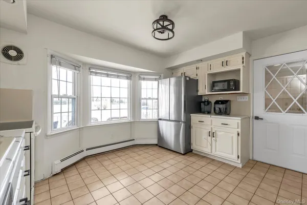 $899,000 | 32 Return Lane, Levittown, NY 11756