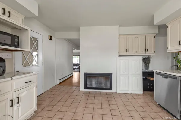 $899,000 | 32 Return Lane, Levittown, NY 11756