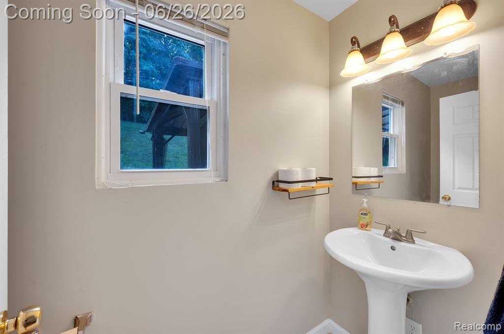 126 Eagle Ridge Road Lake Orion, MI 48360 - Photo 24 of 29