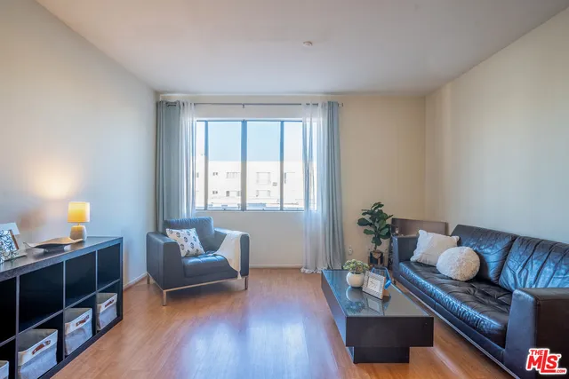 $549,000 | 533 South St Andrews Place, Unit 220, Los Angeles, CA 90020