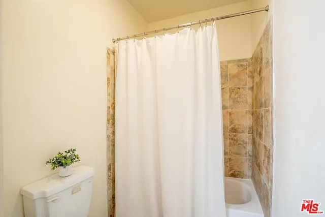 $549,000 | 533 South St Andrews Place, Unit 220, Los Angeles, CA 90020