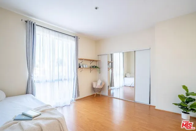 $549,000 | 533 South St Andrews Place, Unit 220, Los Angeles, CA 90020