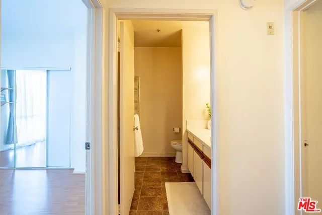 $549,000 | 533 South St Andrews Place, Unit 220, Los Angeles, CA 90020