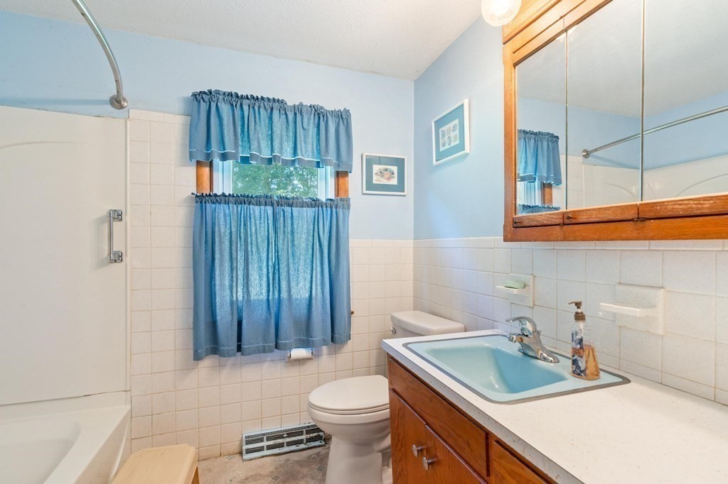 14 Sunbrier Road Springfield, MA 01129 - Photo 11 of 32
