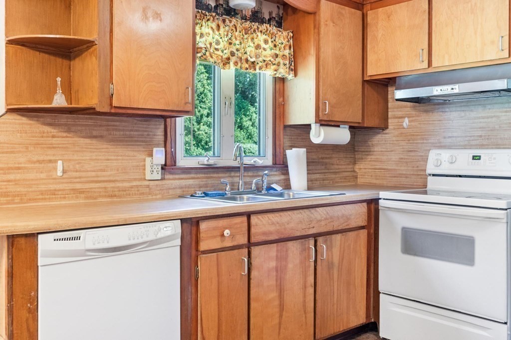 14 Sunbrier Road Springfield, MA 01129 - Photo 5 of 32