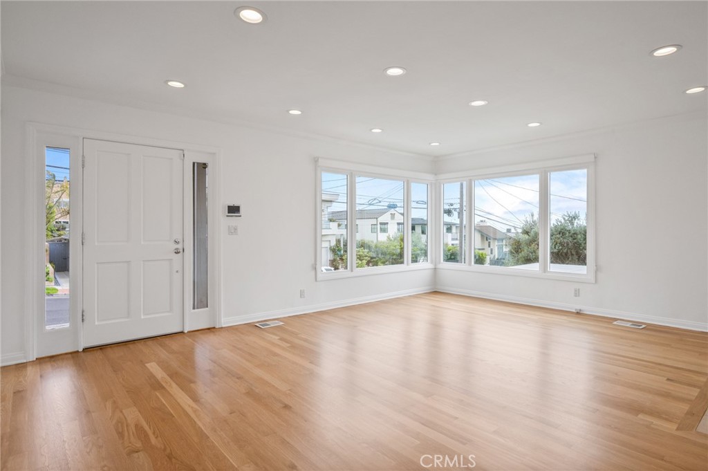 623 14th Street Manhattan Beach, CA 90266 - Photo 5 of 34