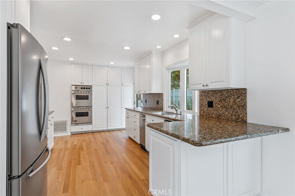 623 14th Street Manhattan Beach, CA 90266 - Photo 7 of 34