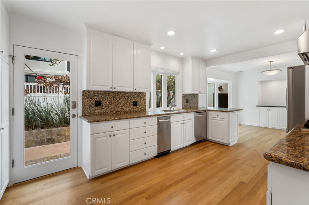 623 14th Street Manhattan Beach, CA 90266 - Photo 8 of 34