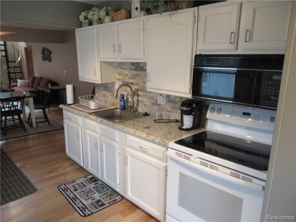 5882 Bullard Road Fenton, MI 48430 - Photo 16 of 32 IMG_5557.JPG