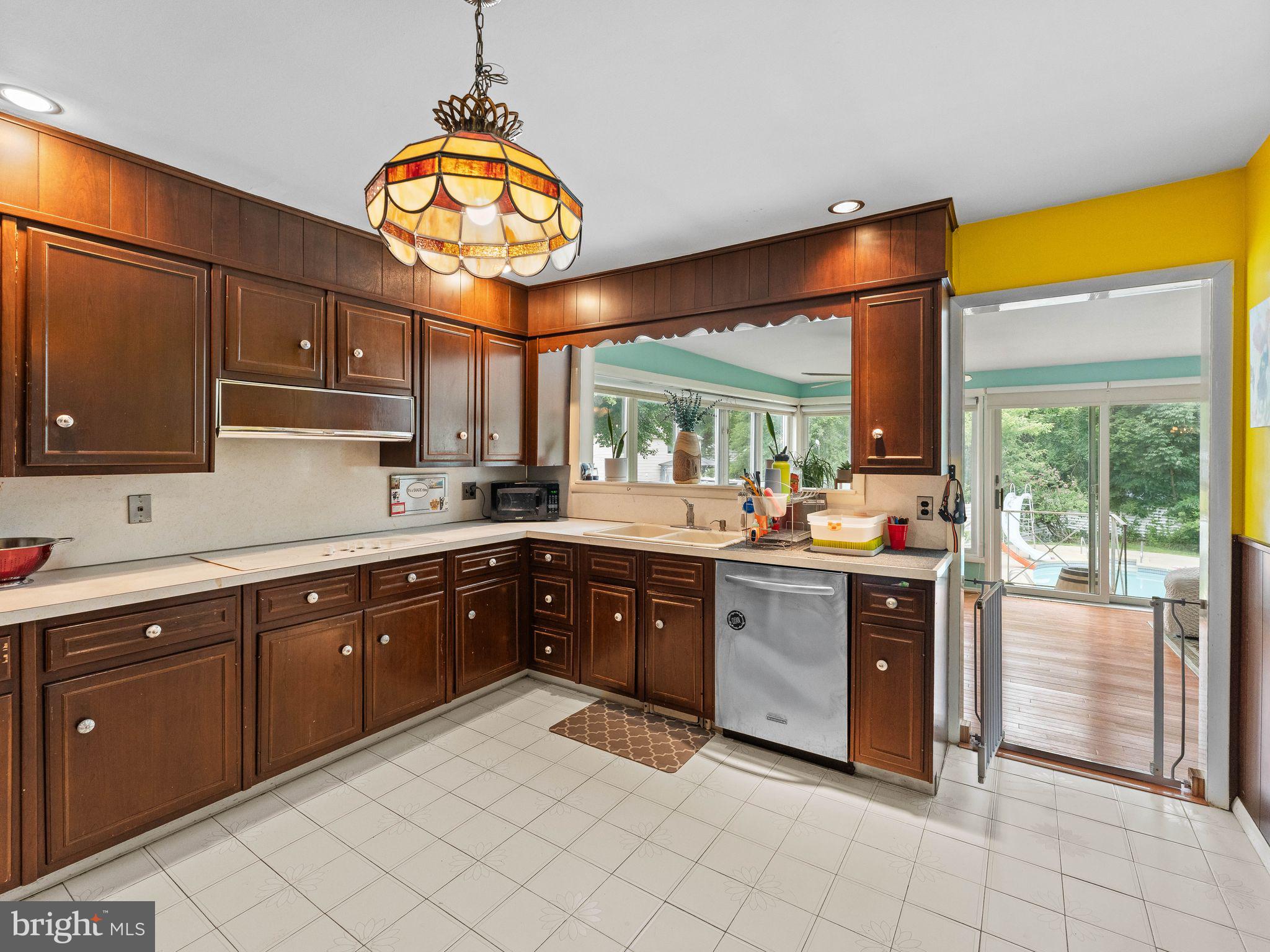 1019 Edgemoor Road Cherry Hill, NJ 08034 - Photo 6 of 32