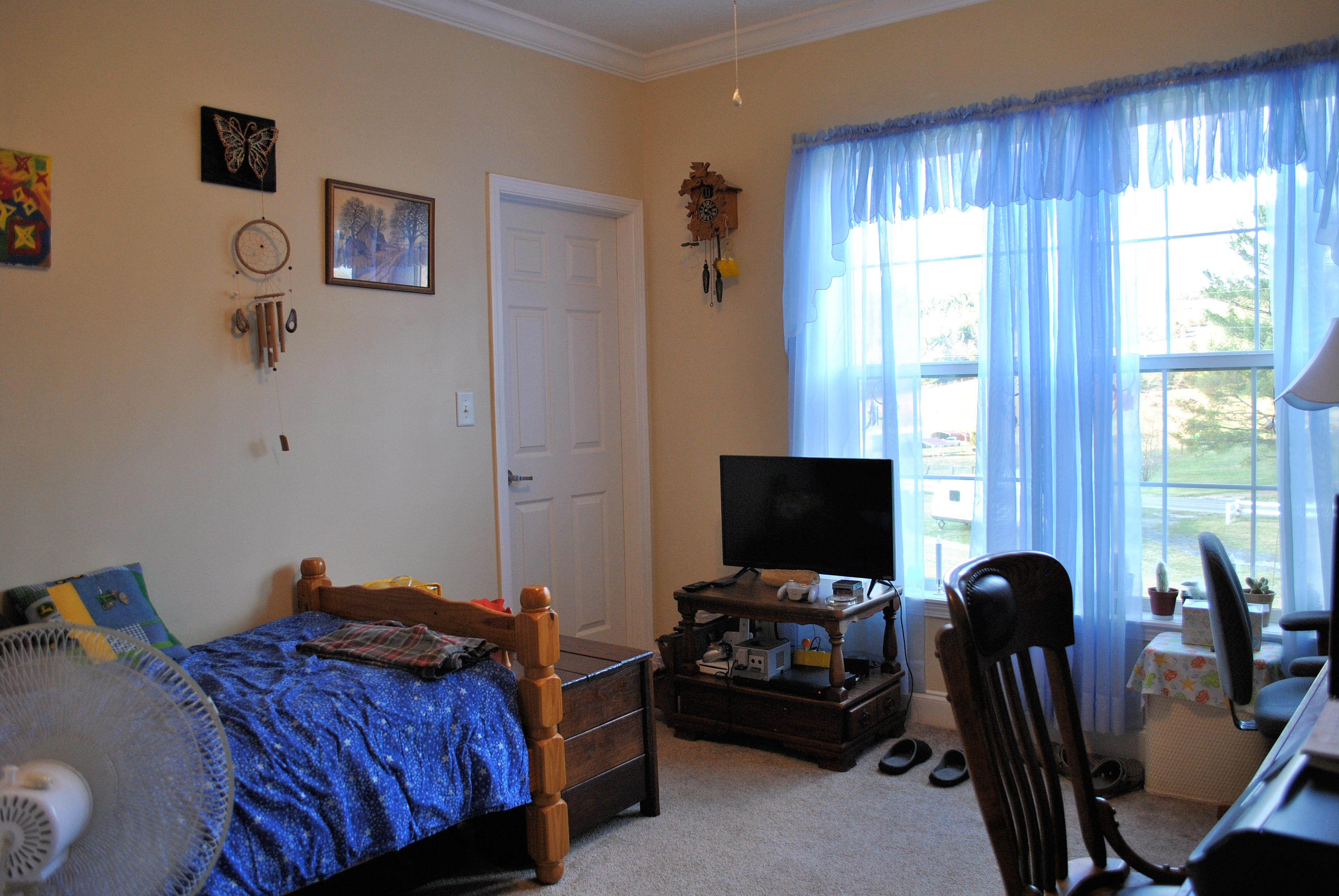785 Union Valley Road Riner, VA 24149 - Photo 48 of 86 a view of a livingroom with workspace and a window
