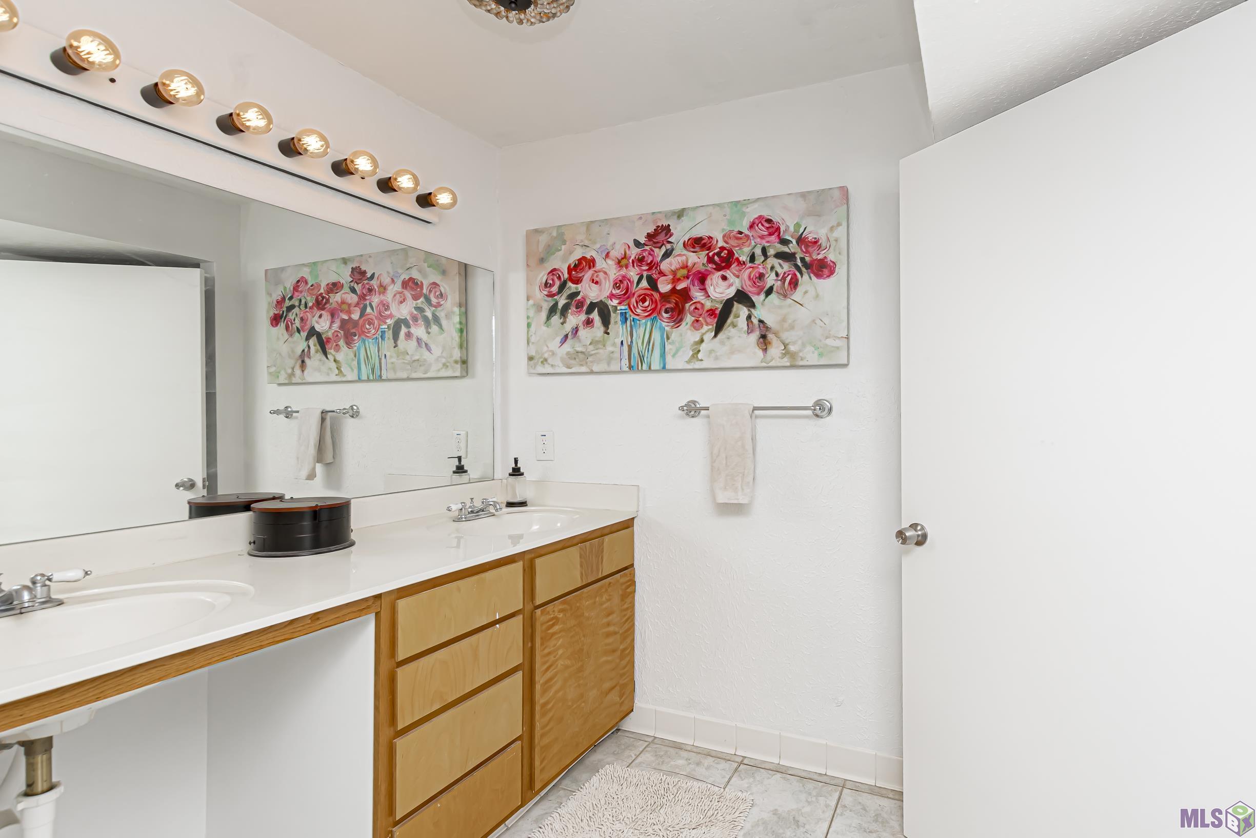 1633 South Tamarix Street Baton Rouge, LA 70808 - Photo 21 of 30 Master Bathroom