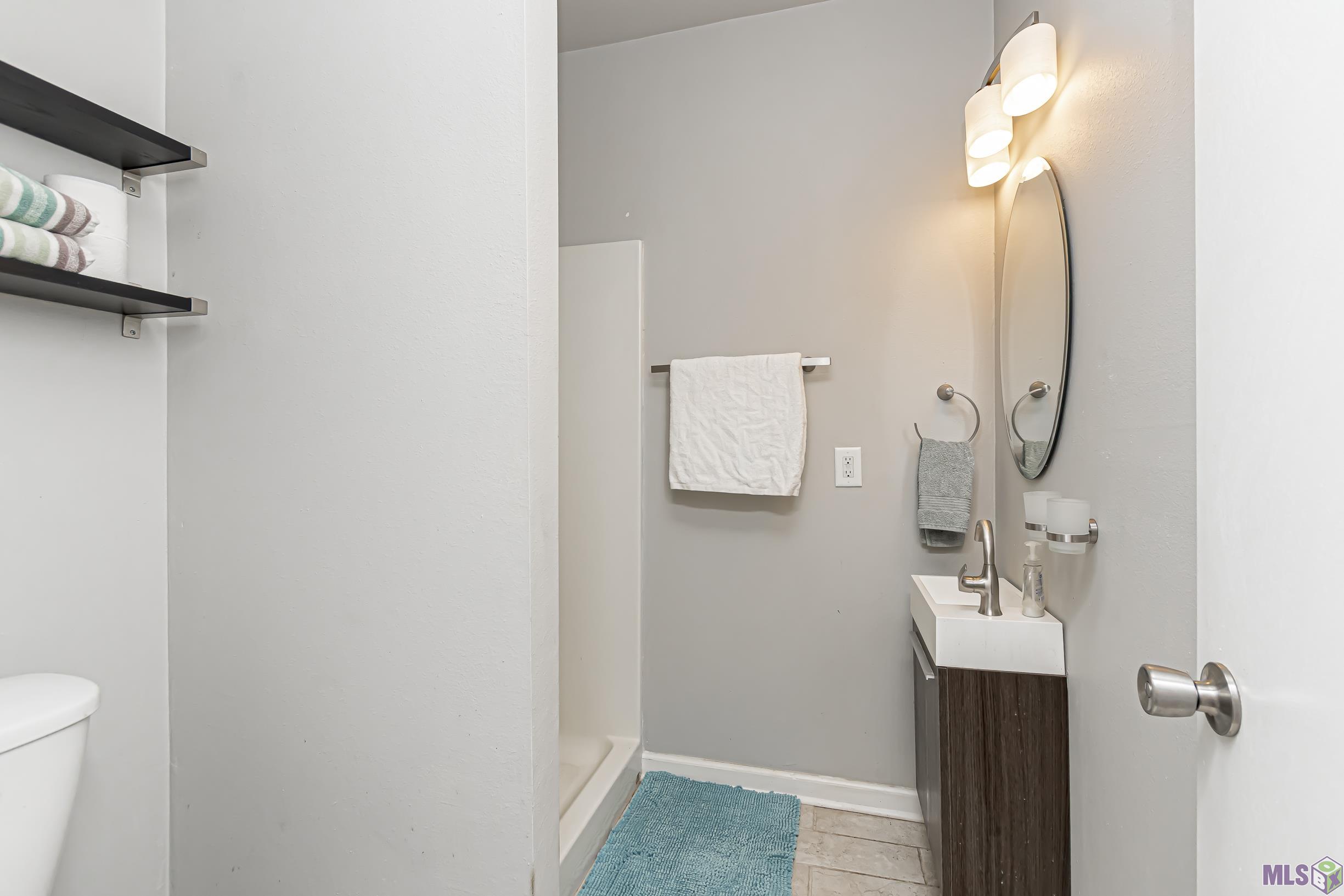 1633 South Tamarix Street Baton Rouge, LA 70808 - Photo 25 of 30 Detached Guest House Bathroom