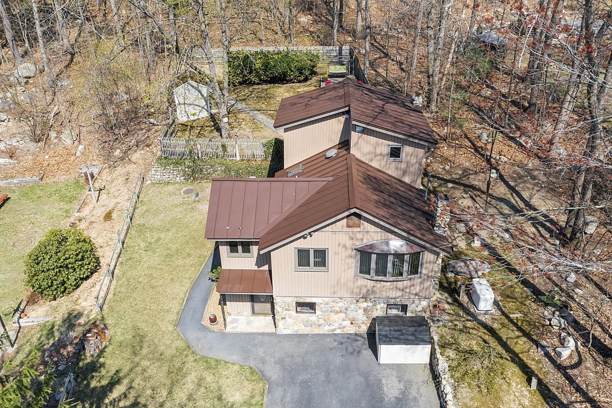 68 Honor Roll Road Pelham, NH 03076 - Photo 17 of 22