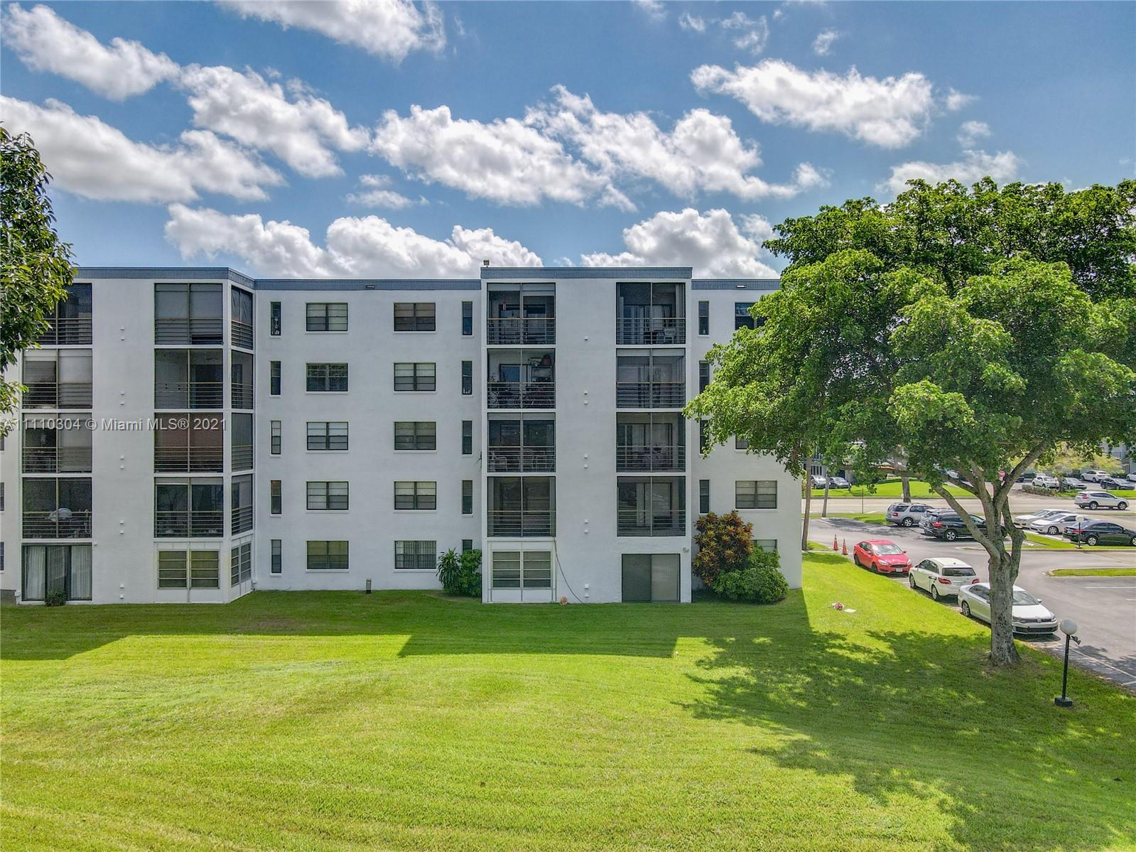 9235 Southwest 8th Street, Unit 401 Boca Raton, FL 33428 - Photo 6 of 40 a view of a garden with an outdoor seating