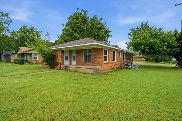 $900 | 1701 West Elm Street, Denison, TX 75020