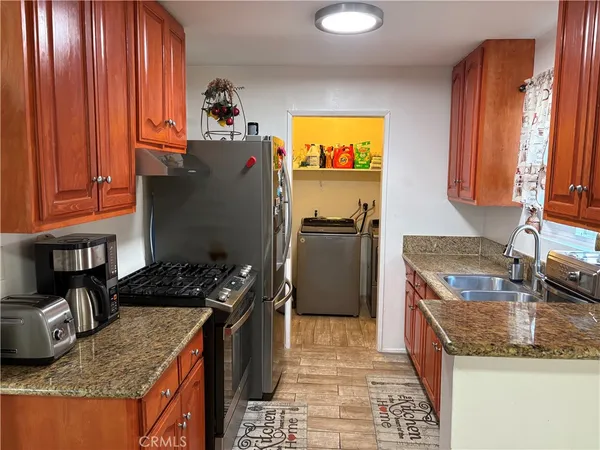 $565,000 | 17131 Roscoe Boulevard, Unit 10, Northridge, CA 91325