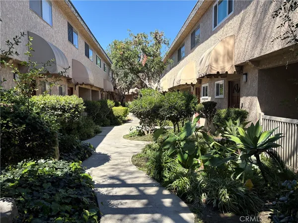 $565,000 | 17131 Roscoe Boulevard, Unit 10, Northridge, CA 91325